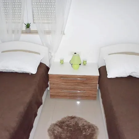 With 2 Bedrooms In Vir, With Wonderful Sea View, Private Pool, Furnished Balcony - 5 M From The Beach Apartament *