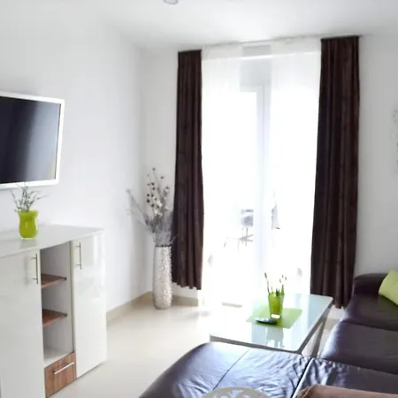 With 2 Bedrooms In Vir, With Wonderful Sea View, Private Pool, Furnished Balcony - 5 M From The Beach Apartament *